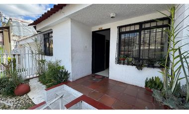 VENTA DE CASA BARRIO LA CLARITA ARMENIA VA VEHICULAR