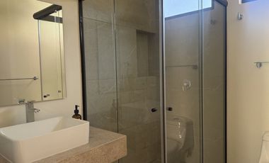 A 2 cuadras de la avenida Teopanzolco