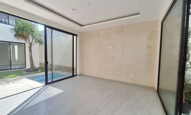 A 2 cuadras de la avenida Teopanzolco