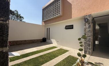 A 2 cuadras de la avenida Teopanzolco