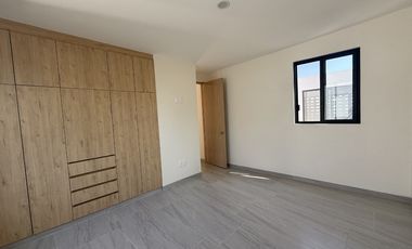 A 2 cuadras de la avenida Teopanzolco