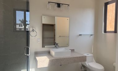 A 2 cuadras de la avenida Teopanzolco