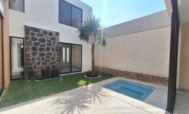 A 2 cuadras de la avenida Teopanzolco