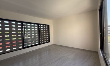 A 2 cuadras de la avenida Teopanzolco