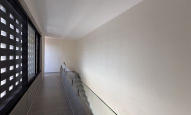 A 2 cuadras de la avenida Teopanzolco