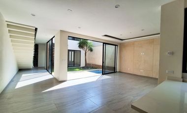 A 2 cuadras de la avenida Teopanzolco