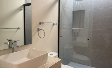 A 2 cuadras de la avenida Teopanzolco