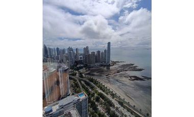 OFICINA EN AVENIDA BALBOA PH BICSA FINANCIAL CENTER SEMIAMOBLADA 165M2