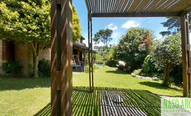 Hermosa propiedad en venta en Sierra de los Padres. Gas natural conectado.