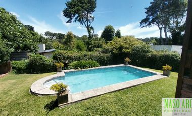 Hermosa propiedad en venta en Sierra de los Padres. Gas natural conectado.