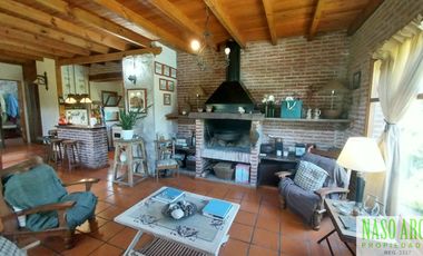 Hermosa propiedad en venta en Sierra de los Padres. Gas natural conectado.