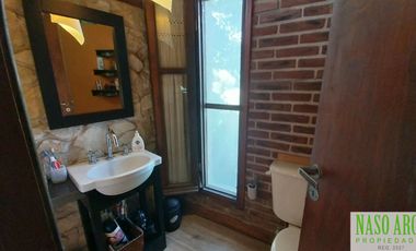 Hermosa propiedad en venta en Sierra de los Padres. Gas natural conectado.