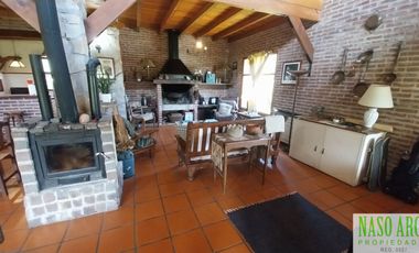 Hermosa propiedad en venta en Sierra de los Padres. Gas natural conectado.