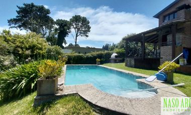 Hermosa propiedad en venta en Sierra de los Padres. Gas natural conectado.