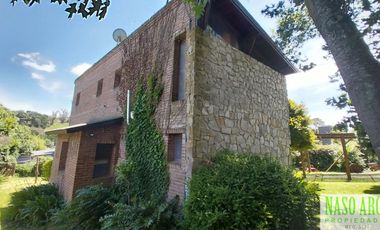 Hermosa propiedad en venta en Sierra de los Padres. Gas natural conectado.