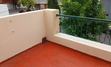 Departamento Tipo Casa en alquiler en Lanus Este