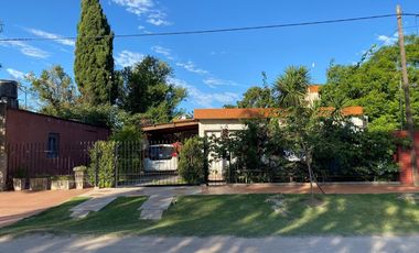 Casa en venta - 2 Dormitorios 1 Baño - 96mts2 - Ramallo