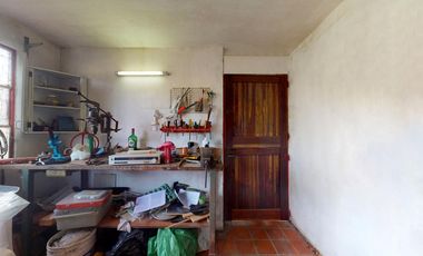 Casa  2 dormitorios parque pileta - City Bell entre caminos