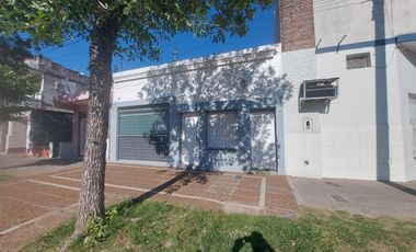 Casa en  Avda. Lopez y Planes al 3800