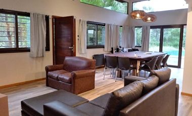 Casa en venta - 3 Dormitorios 3 Baños - 675mts2 - Mar de las Pampas