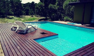 Casa en venta - 3 Dormitorios 3 Baños - 675mts2 - Mar de las Pampas