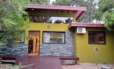 Casa en venta - 3 Dormitorios 3 Baños - 675mts2 - Mar de las Pampas