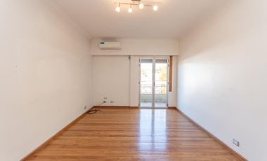 Departamento en venta en Martinez, 4 ambientes con balcón.