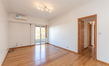 Departamento en venta en Martinez, 4 ambientes con balcón.