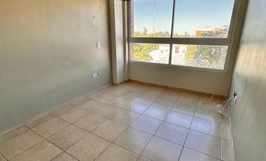 ALQUILER! Amplio departamento de 1 dormitorio en Próspero García al 100, zona Parque 9 de Julio
