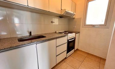 ALQUILER! Amplio departamento de 1 dormitorio en Próspero García al 100, zona Parque 9 de Julio
