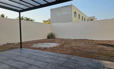 MODERNA Y AMPLIA CASA EN CHOLUL CON CUARTO DE SERVICIO, EN MERIDA, YUCATAN.