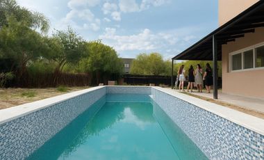 Alquiler Anual Casa a Estrenar, Impecable, Excelente Calidad Lote interno