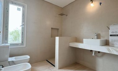 Alquiler Anual Casa a Estrenar, Impecable, Excelente Calidad Lote interno