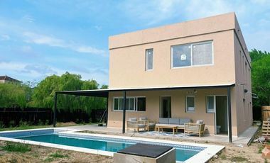 Alquiler Anual Casa a Estrenar, Impecable, Excelente Calidad Lote interno