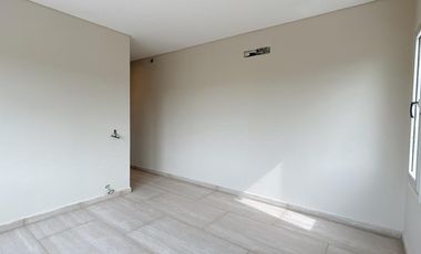 Alquiler Anual Casa a Estrenar, Impecable, Excelente Calidad Lote interno