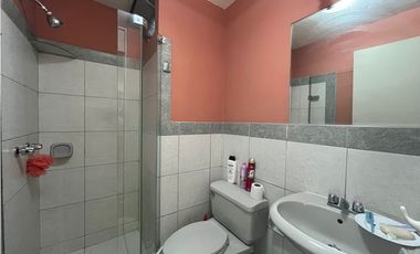 Duplex penthouse de 4 dormitorios, 3 baños, terraza y cochera