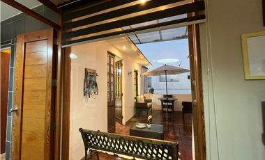 Duplex penthouse de 4 dormitorios, 3 baños, terraza y cochera