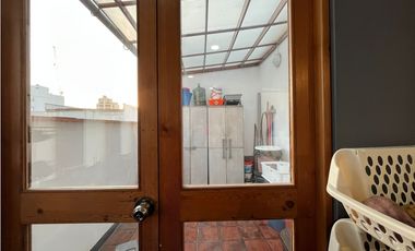 Duplex penthouse de 4 dormitorios, 3 baños, terraza y cochera