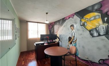 Duplex penthouse de 4 dormitorios, 3 baños, terraza y cochera