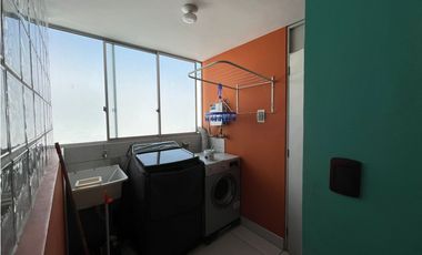 Duplex penthouse de 4 dormitorios, 3 baños, terraza y cochera