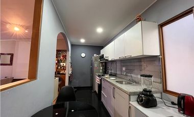 Duplex penthouse de 4 dormitorios, 3 baños, terraza y cochera