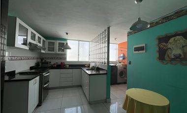 Duplex penthouse de 4 dormitorios, 3 baños, terraza y cochera