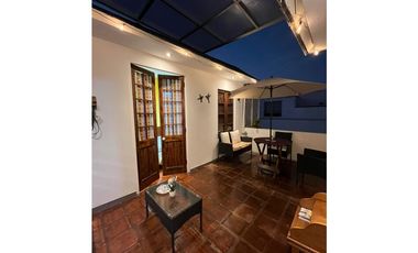 Duplex penthouse de 4 dormitorios, 3 baños, terraza y cochera