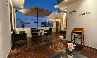 Duplex penthouse de 4 dormitorios, 3 baños, terraza y cochera