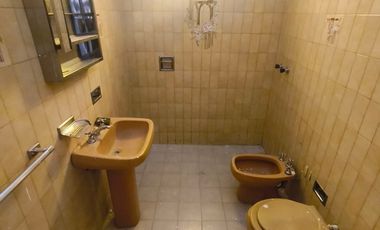 Casa en alquiler Parque Montecristo 2 dormitorios cochera y patio