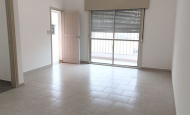 Casa en alquiler Parque Montecristo 2 dormitorios cochera y patio