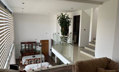 Se Renta Departamento  Amueblado de 2 niveles y RoofGarden privado en Juriquilla