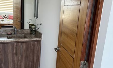 Se Renta Departamento  Amueblado de 2 niveles y RoofGarden privado en Juriquilla