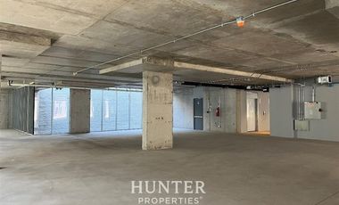 Oficina en Arriendo en San Martin / Santo Domingo. Metro Santa Ana