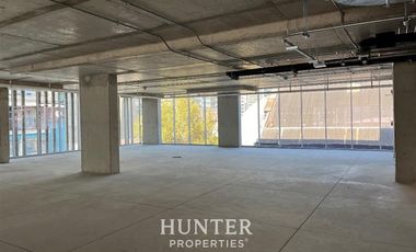 Oficina en Arriendo en San Martin / Santo Domingo. Metro Santa Ana